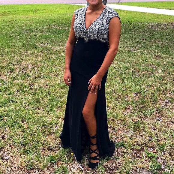 Prom dress - Picture 2 of 2